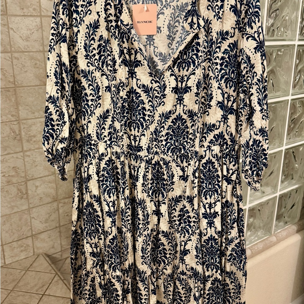 BloomChic 16 NWT Navy & Cream Tiered V-Neck Midi Dress - Picture 3 of 3
